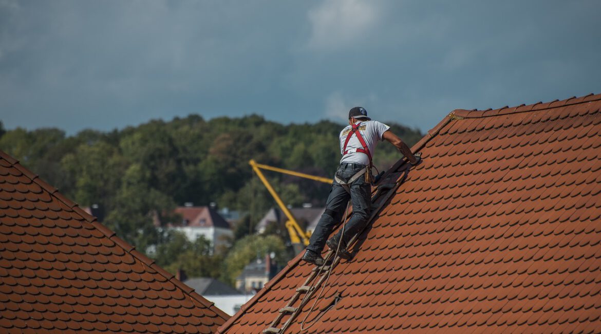 roofers-2891664_1280